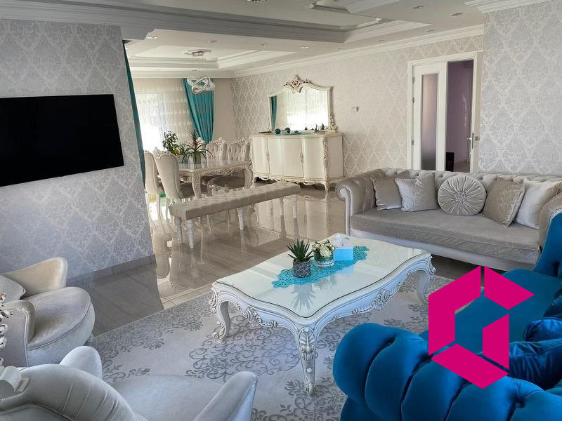 Maison - 260 m² - 7 pièces