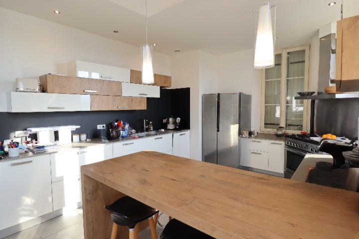 Maison - 271 m² - 8 pièces