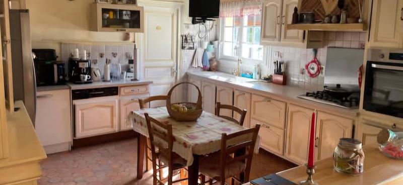 Maison - 250 m² - 8 pièces