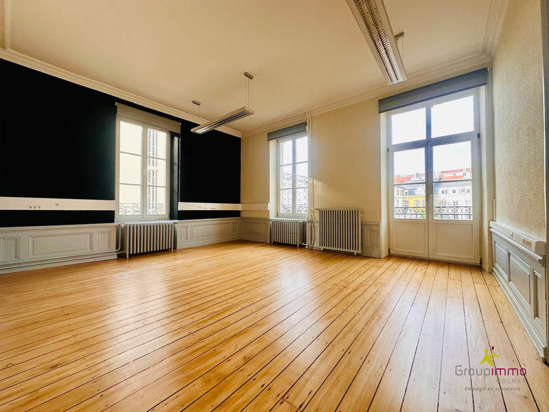 Local d'activités - 200 m² - 8 pièces