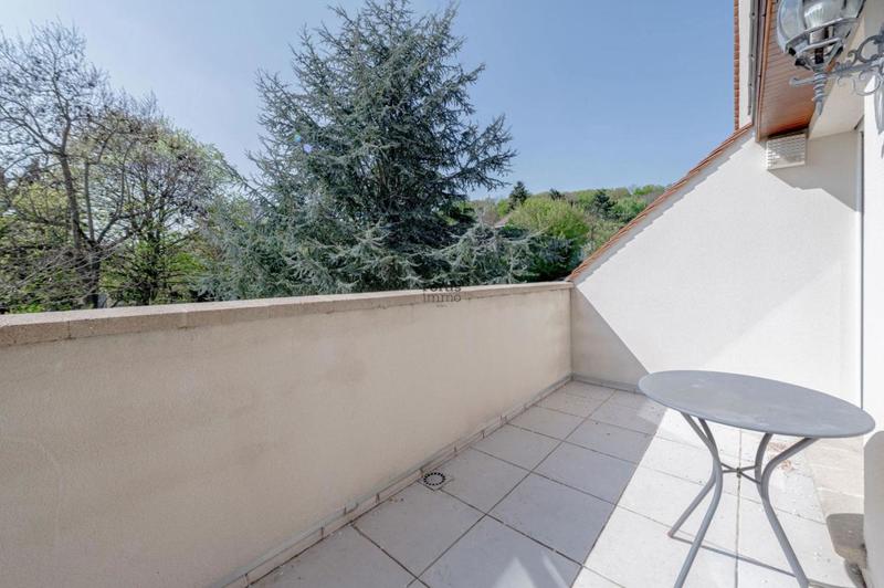 Maison - 231 m² - 5 pièces