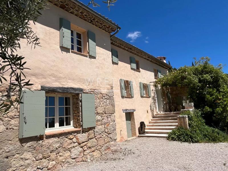 Mas - 251 m² - 8 pièces