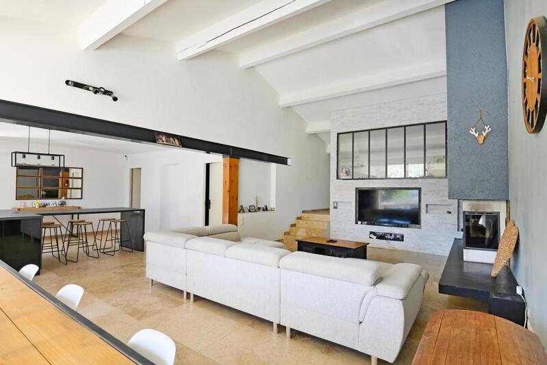 Maison - 205 m² - 9 pièces