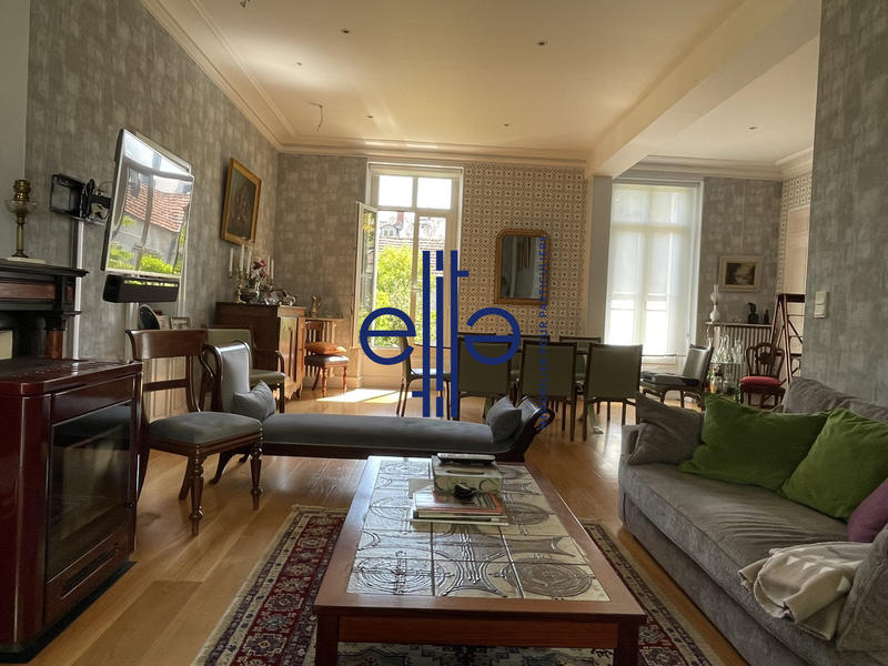 Maison - 278 m² - 10 pièces