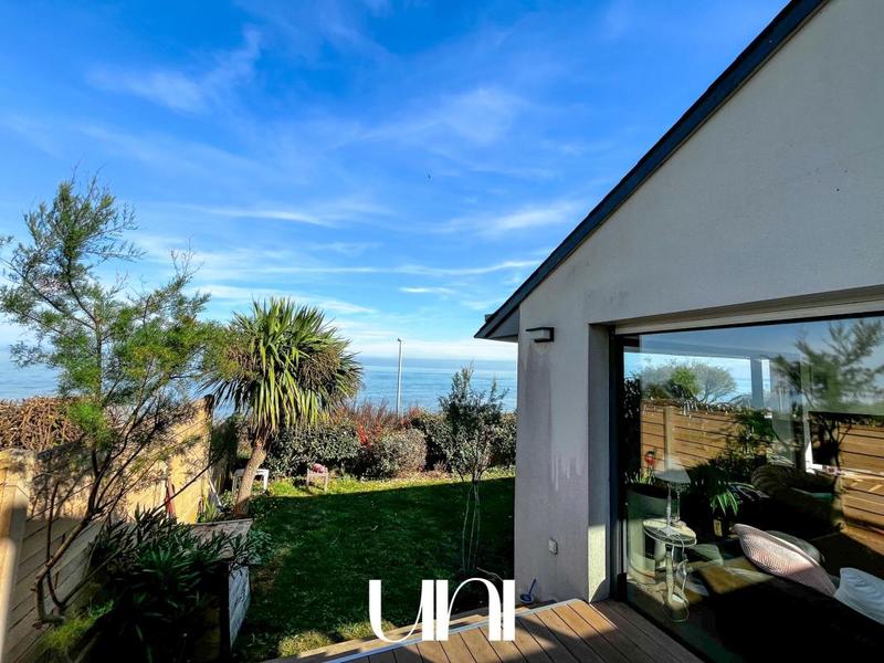 Maison - 237 m² - 7 pièces