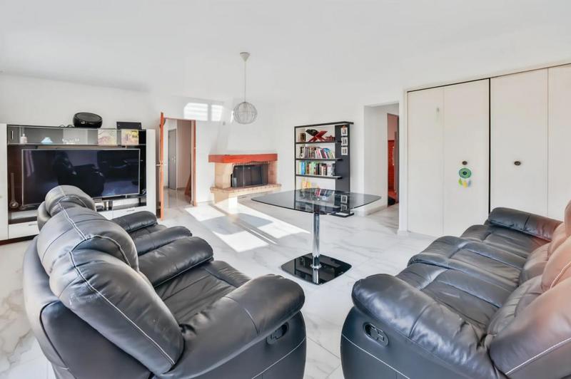 Maison - 240 m² - 9 pièces