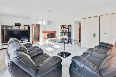 Maison - 240 m² - 9 pièces