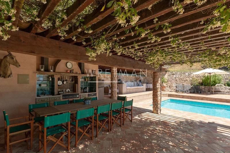 Propriété - 305 m² - 10 pièces