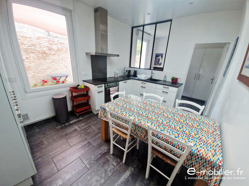 Maison - 195 m² - 8 pièces