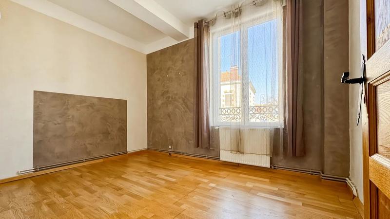 Maison - 256 m² - 8 pièces