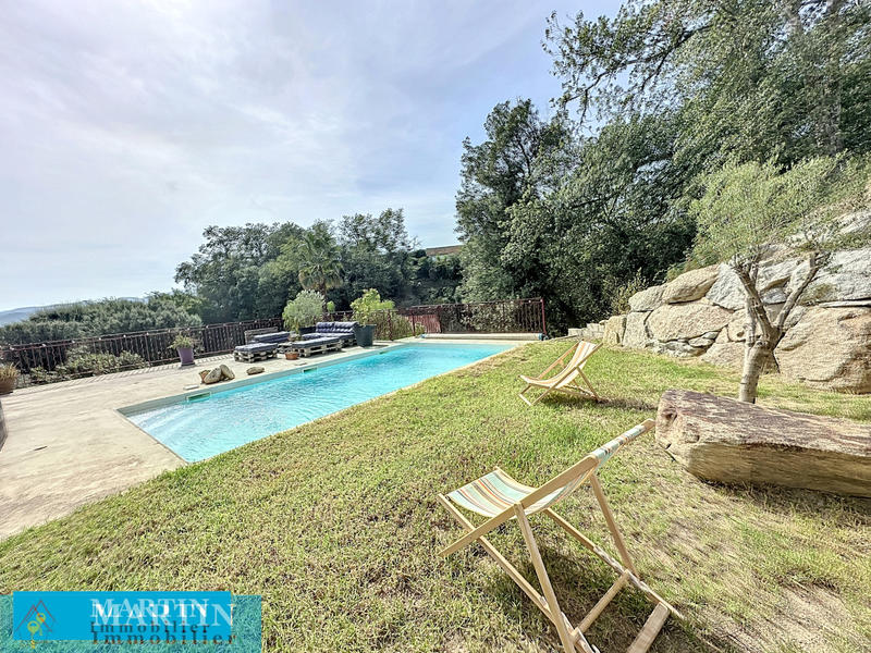 Villa - 325 m² - 10 pièces