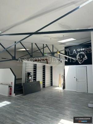 Entrepôt - 470 m²