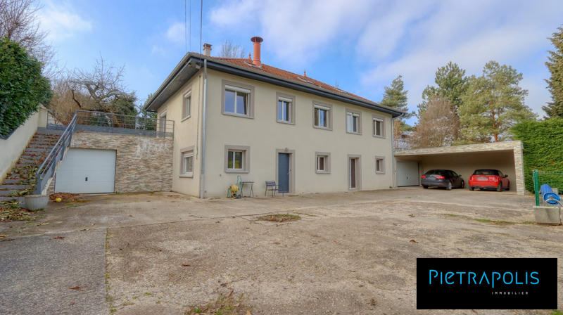 Maison - 270 m² - 9 pièces