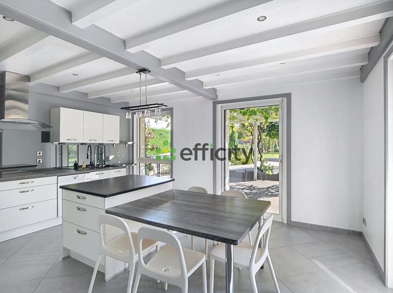 Maison - 205 m² - 8 pièces