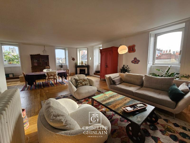 Appartement bourgeois - 190 m² - 7 pièces