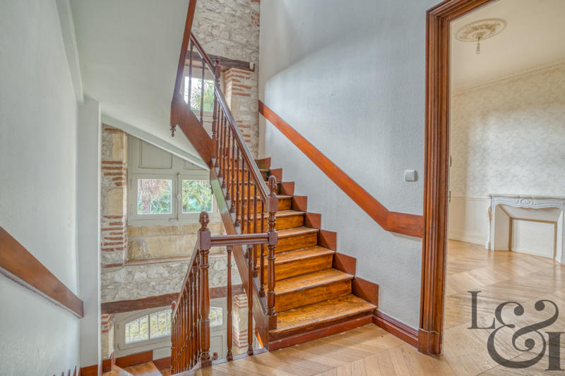 Maison - 281 m² - 10 pièces