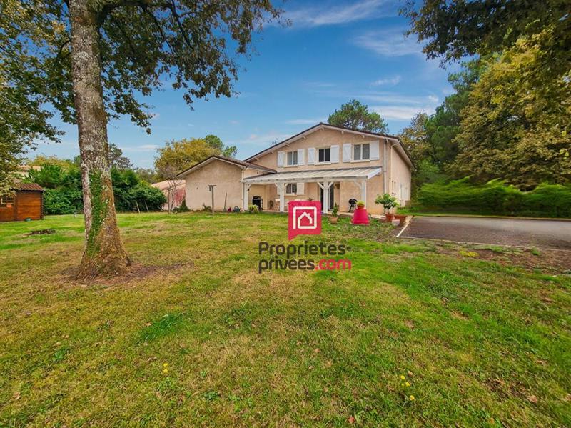 Maison - 225 m² - 8 pièces