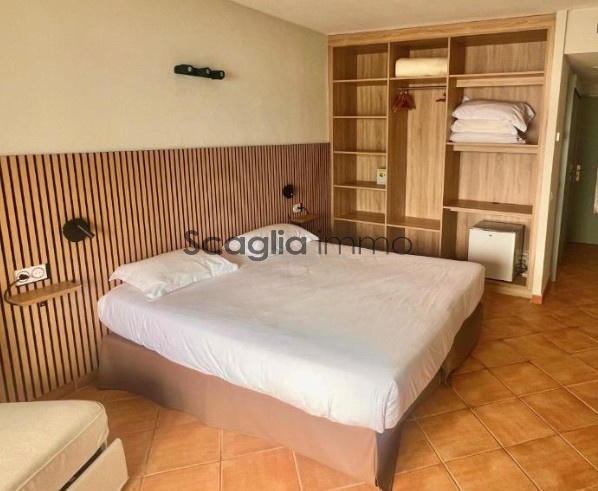 Local commercial - 1 000 m²