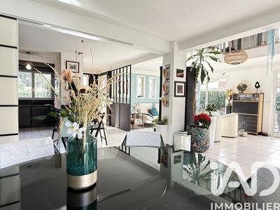 Maison - 184 m² - 6 pièces