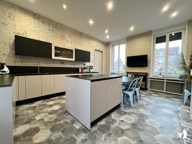 Maison - 240 m² - 8 pièces