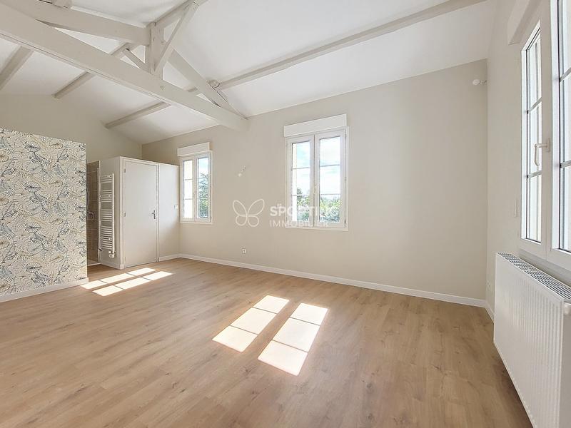 Maison - 400 m² - 8 pièces