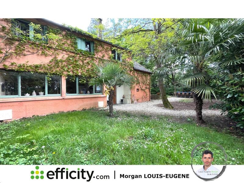 Château - 1 555 m² - 30 pièces