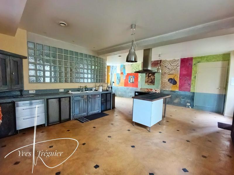 Maison - 406 m² - 7 pièces