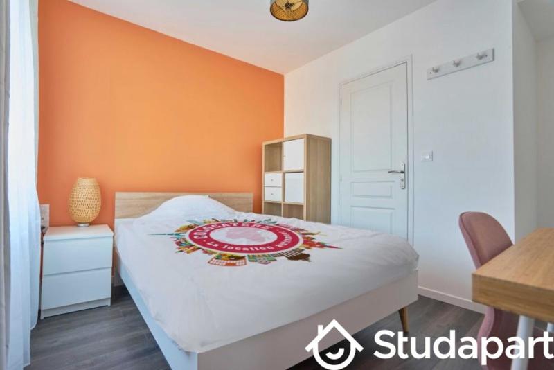 Chambre - 11 m² - 1 pièce