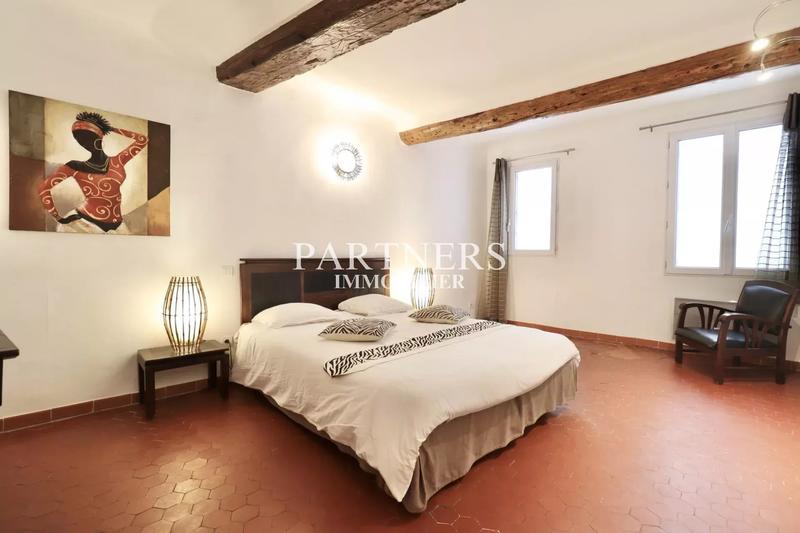 Appartement - 90 m² - 4 pièces