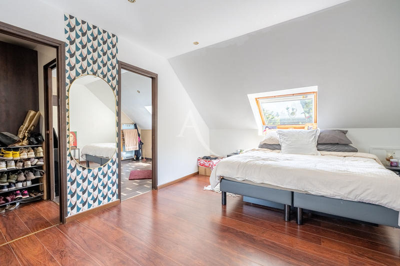 Maison - 203 m² - 7 pièces