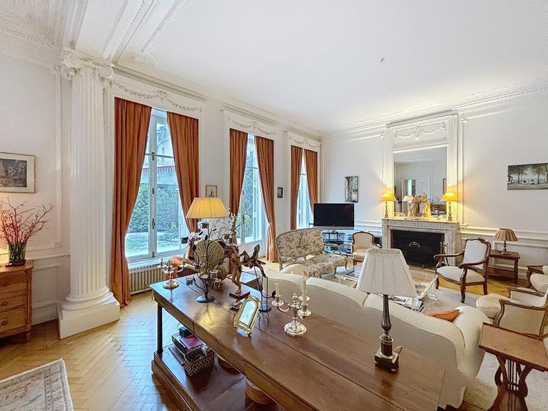 Appartement bourgeois - 257 m² - 6 pièces