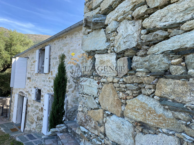 Maison - 104 m² - 4 pièces