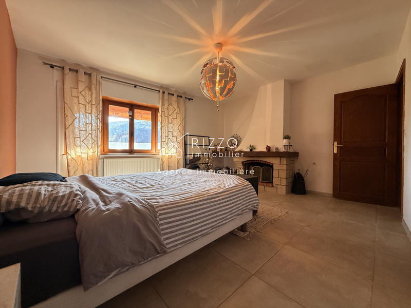 Maison - 166 m² - 7 pièces