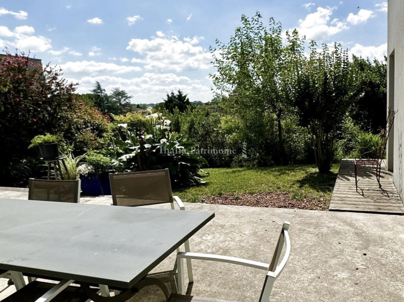 Maison - 220 m² - 7 pièces