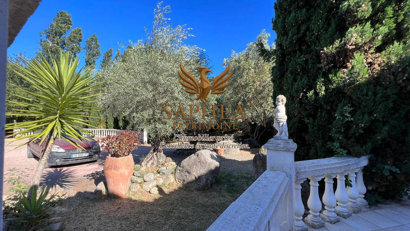 Maison - 550 m² - 12 pièces