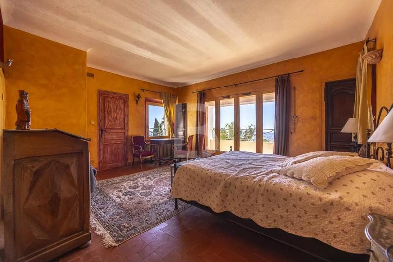 Maison - 322 m² - 10 pièces