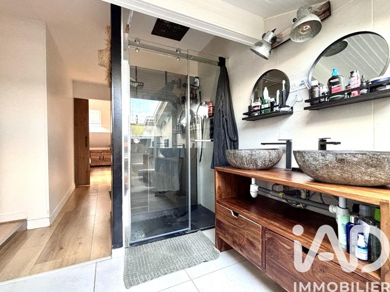 Maison - 202 m² - 8 pièces