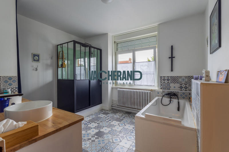 Maison - 250 m² - 12 pièces