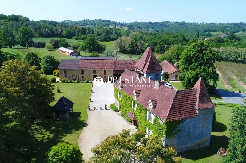 Maison de domaine - 540 m² - 18 pièces