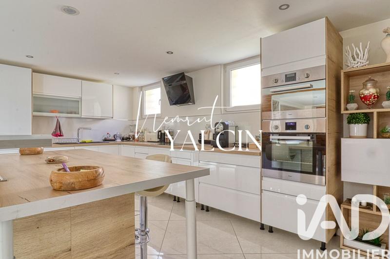 Maison - 200 m² - 7 pièces