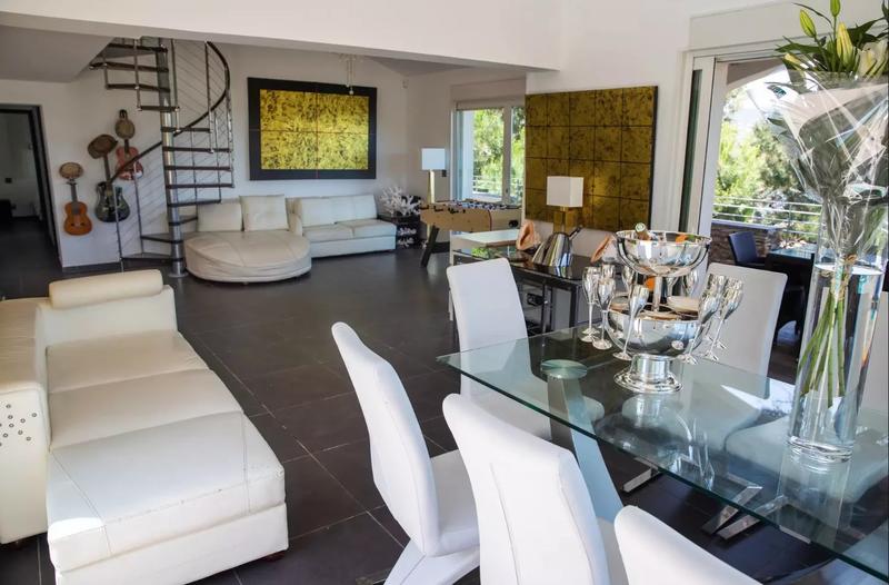 Maison - 172 m² - 10 pièces