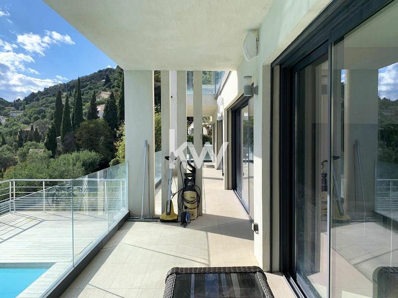 Maison - 216 m² - 6 pièces