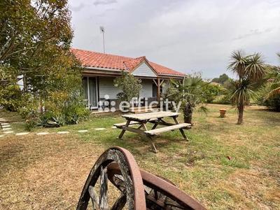 Maison de bois - 71 m² - 2 pièces