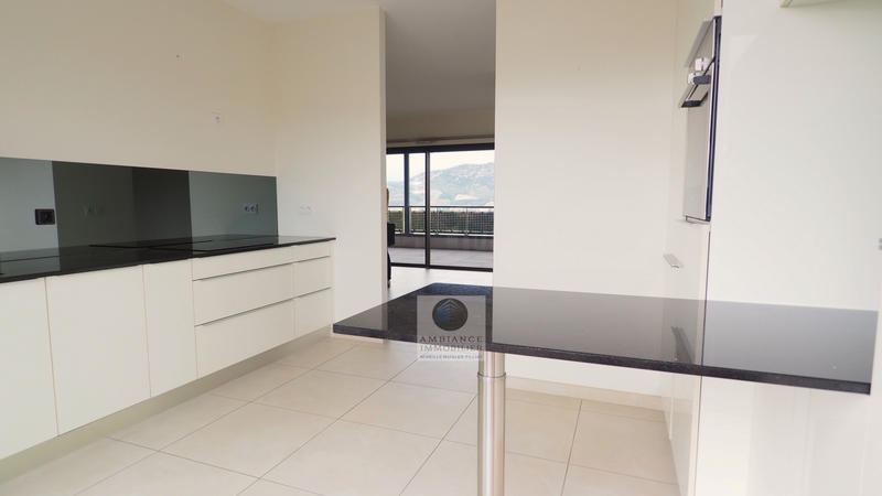 Appartement - 99 m² - 4 pièces