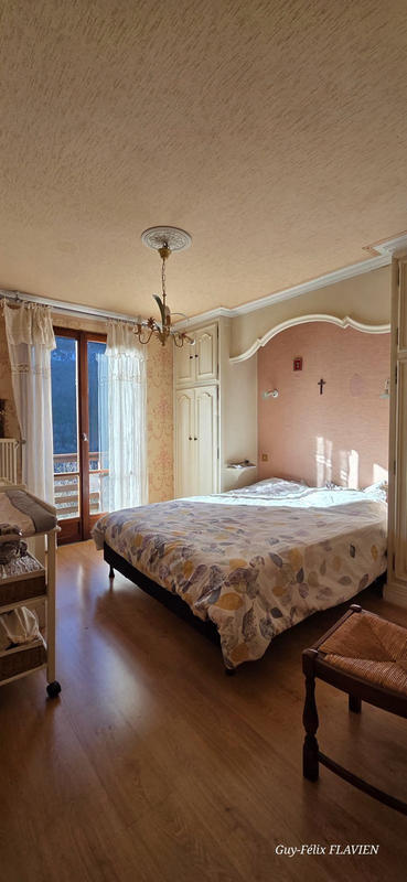 Maison - 267 m² - 7 pièces