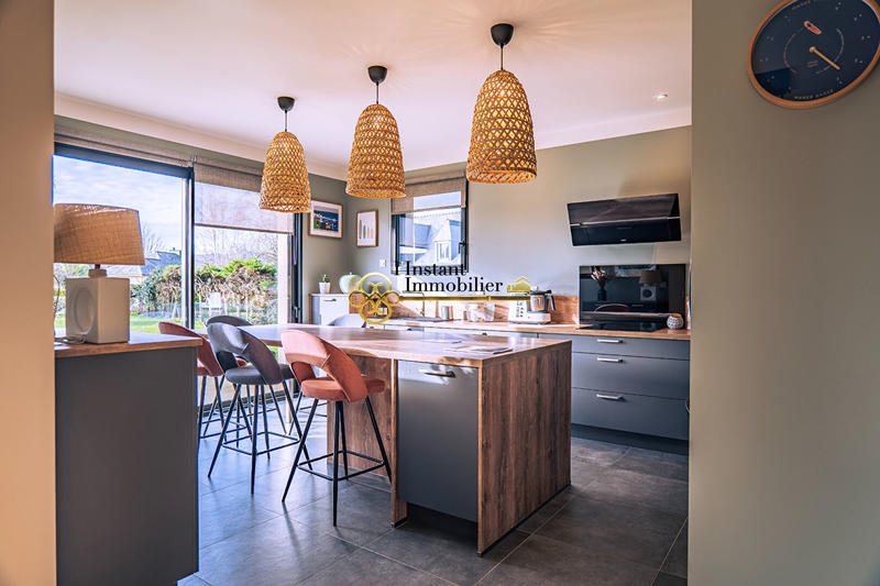 Maison - 238 m² - 8 pièces