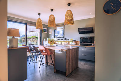 Maison - 238 m² - 8 pièces