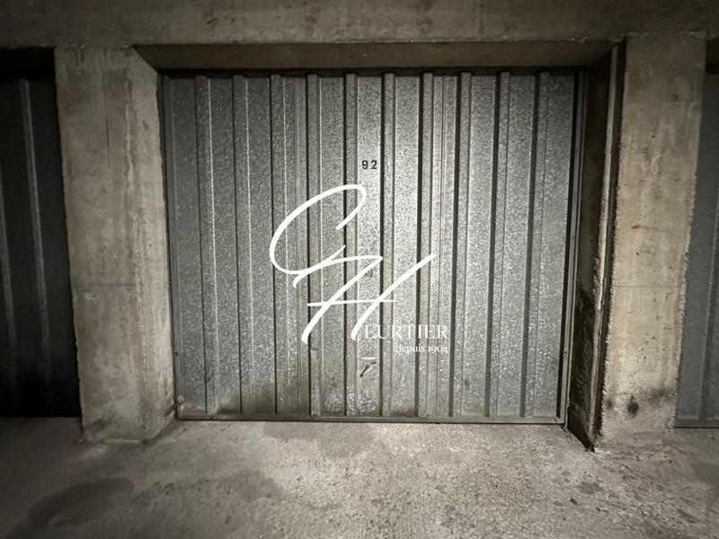 Parking / Garage - 12 m²