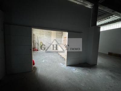 Entrepôt - 390 m²