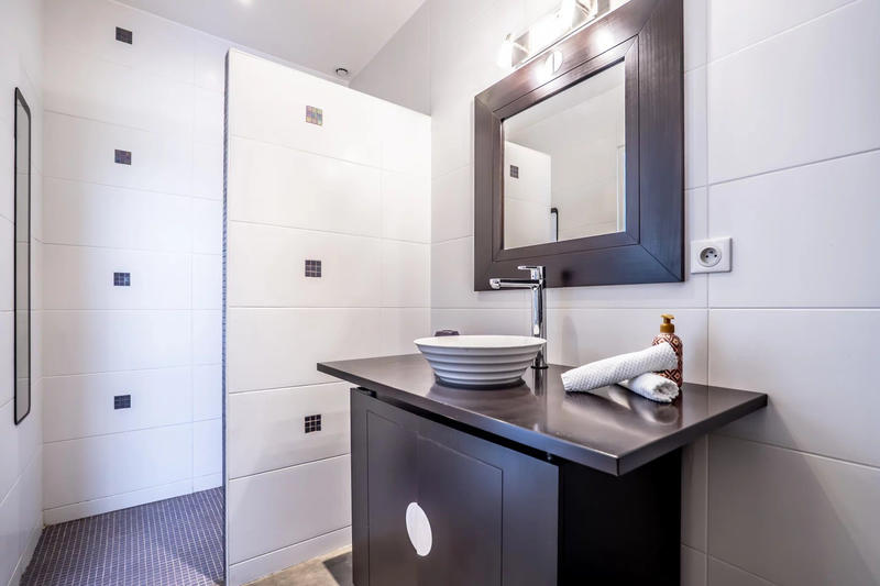 Maison contemporaine - 733 m² - 15 pièces